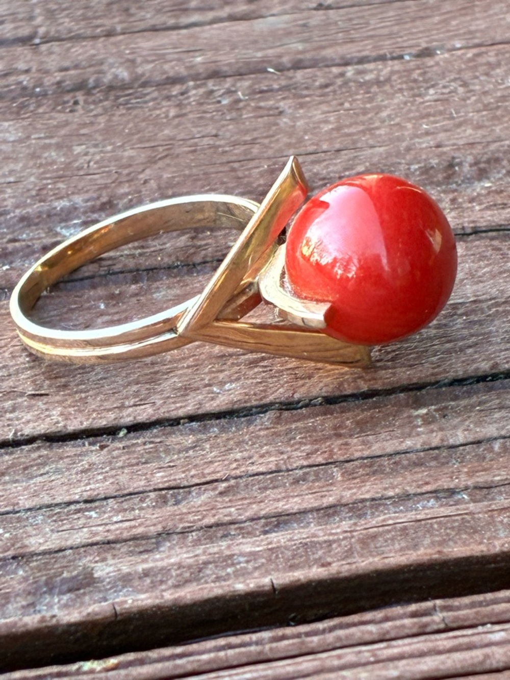 Gold Ring with Vibrant Red Cabochon Accent - Picture 5 of 7